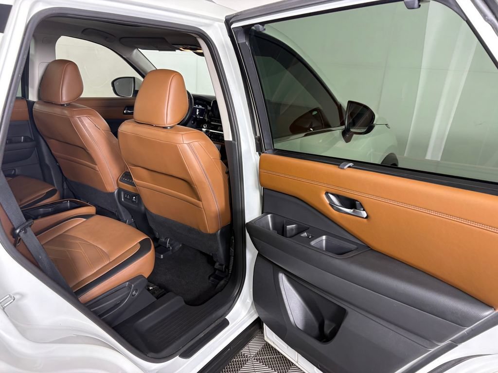 Used 2023 Nissan Pathfinder Platinum AWD/4WD image 37