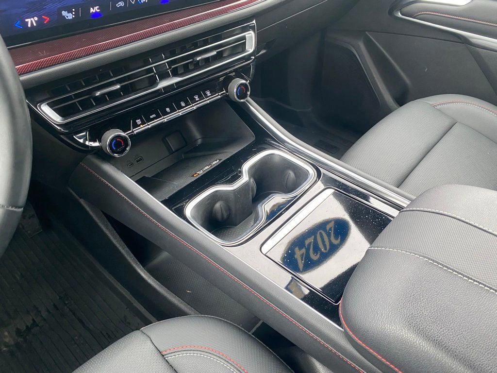 Used 2024 Chevrolet Traverse Z71 image 24