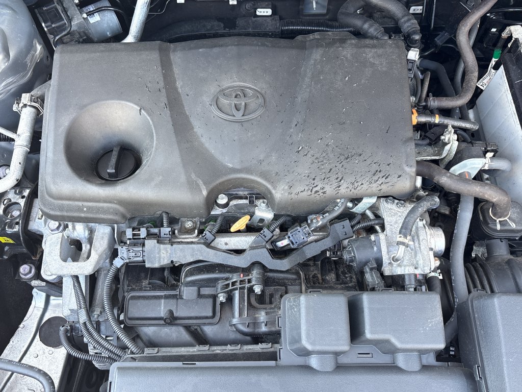 Used 2024 Toyota RAV4 XLE AWD/4WD image 3