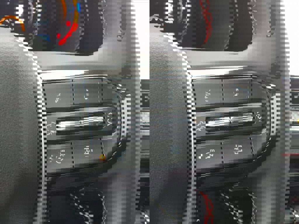 Used 2025 Chevrolet Colorado Z71 w/ Technology Package image 25