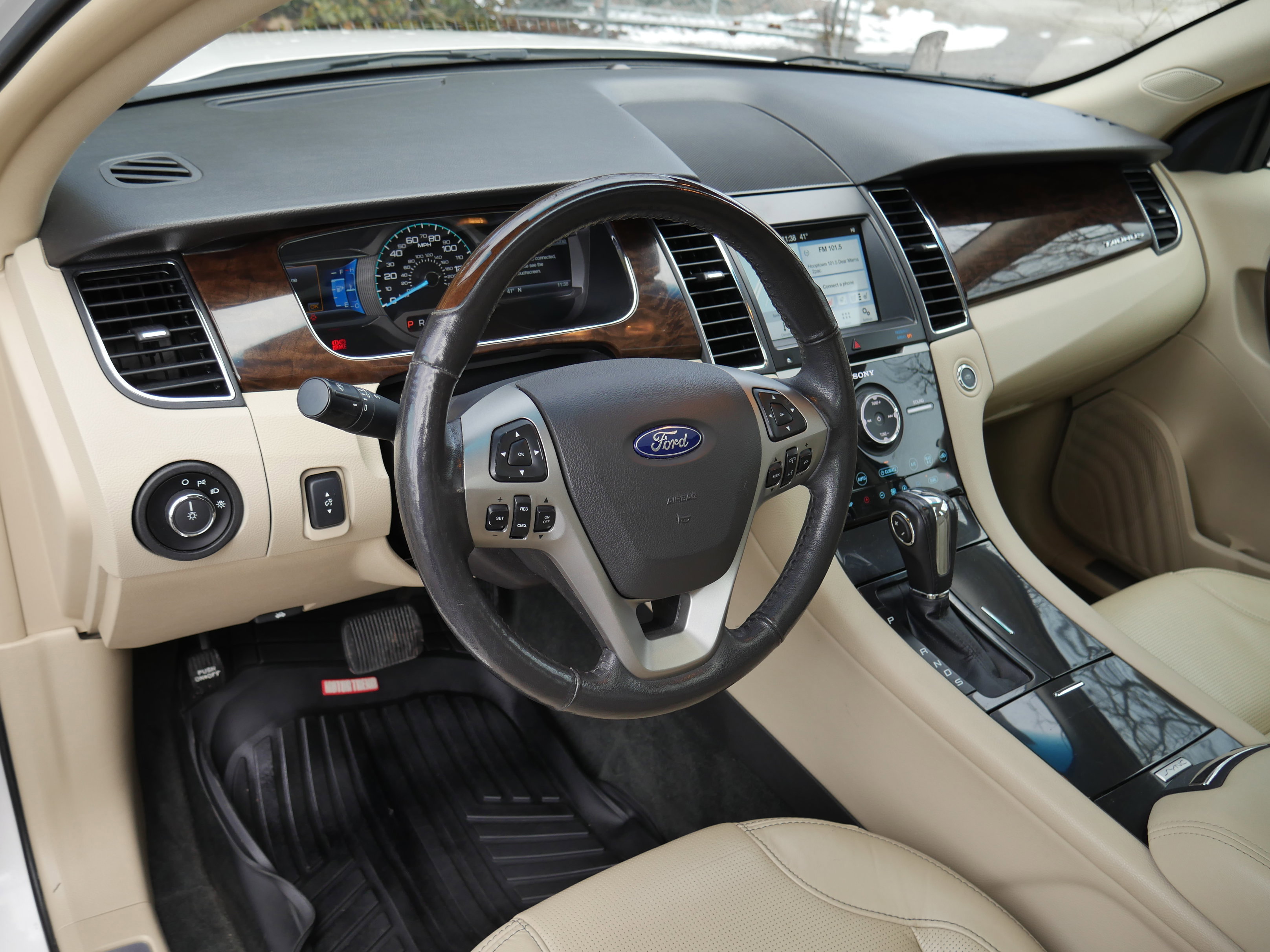 Certified 2017 Ford Taurus Limited image 11