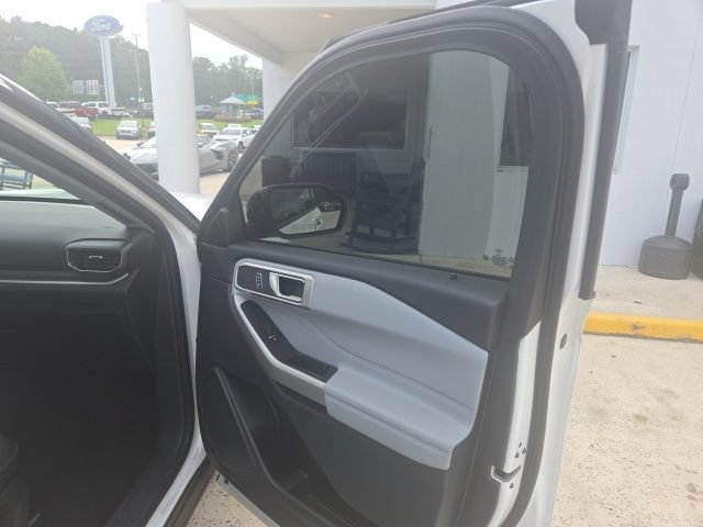 Certified 2024 Ford Explorer XLT w/ Equipment Group 202A AWD/4WD image 35