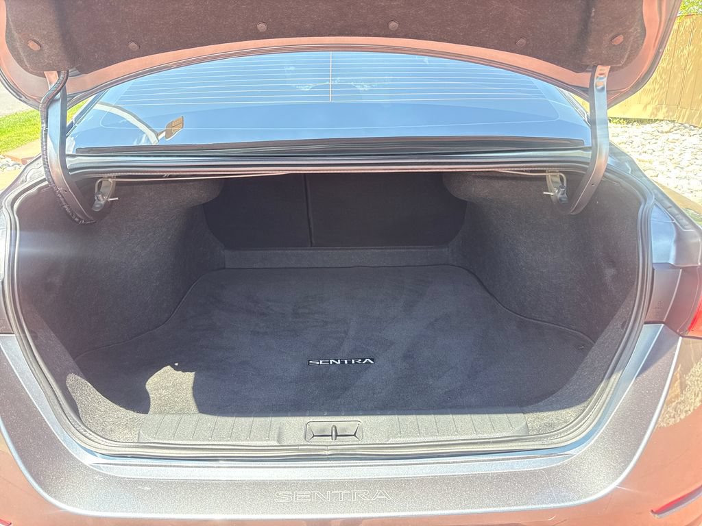 Used 2025 Nissan Sentra SR FWD image 7