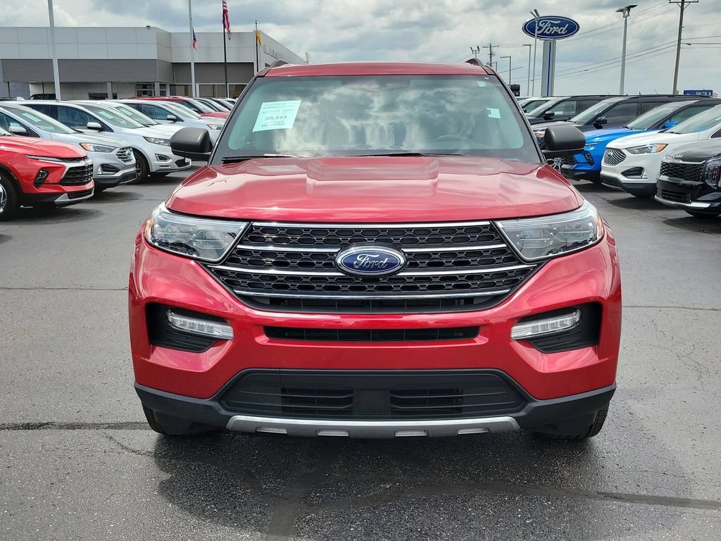 Certified 2022 Ford Explorer XLT w/ Equipment Group 202A AWD/4WD image 2