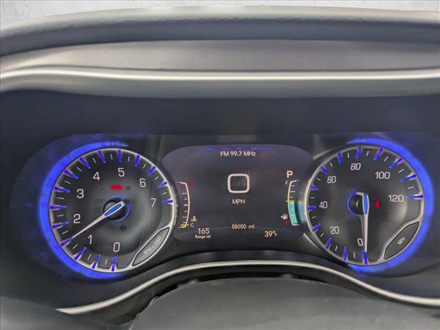 Used 2024 Chrysler Pacifica Touring-L FWD image 10