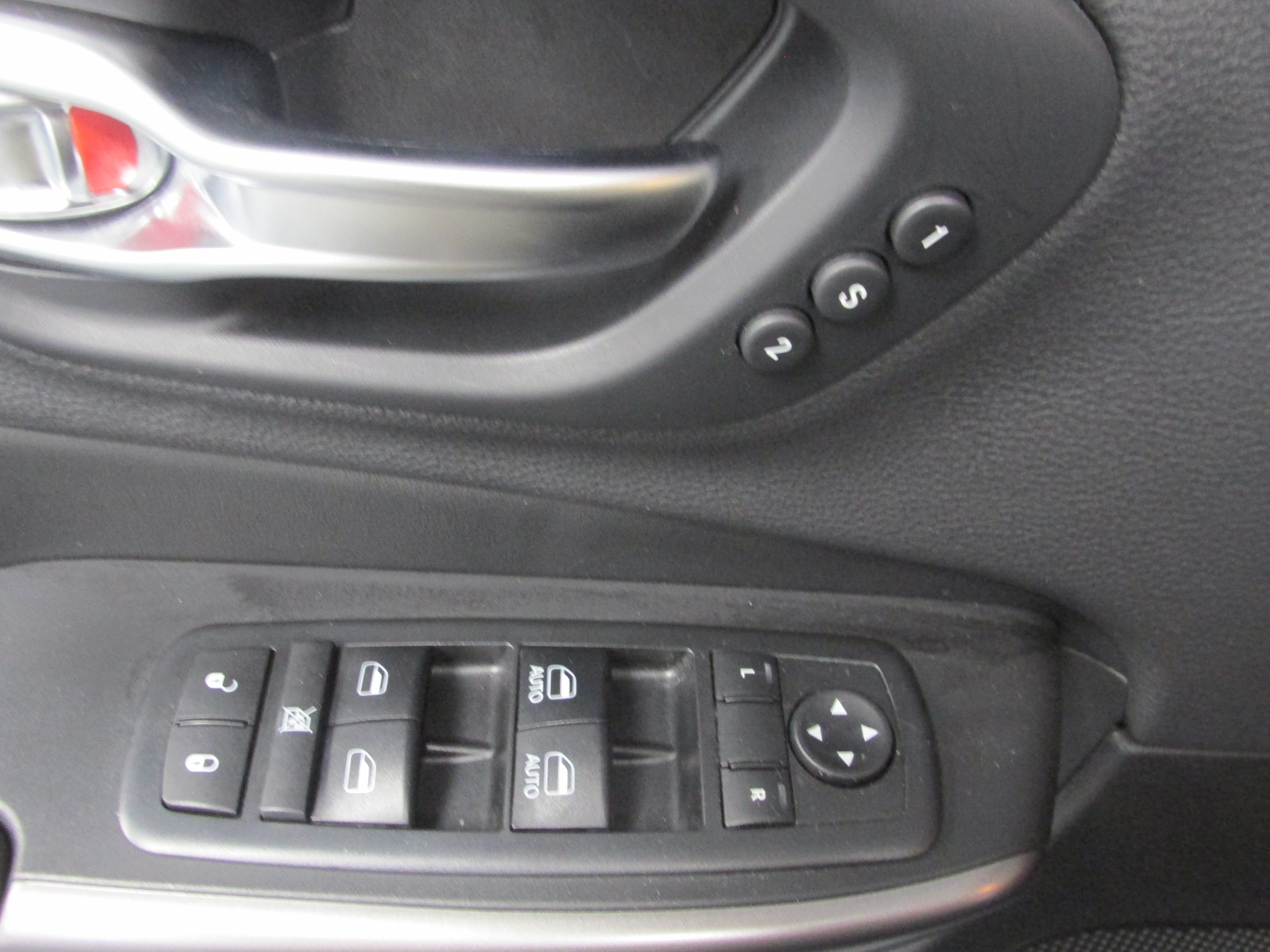 Used 2019 Jeep Cherokee Limited AWD/4WD image 31