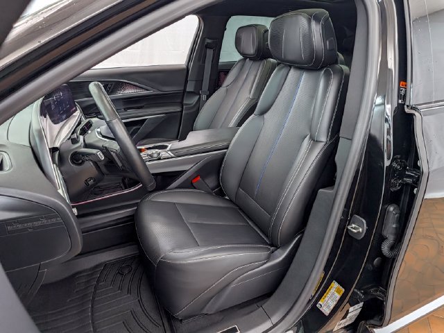 Used 2023 Cadillac Lyriq 2WD image 9