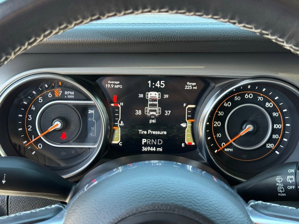 Used 2022 Jeep Wrangler Unlimited Sahara AWD/4WD image 14