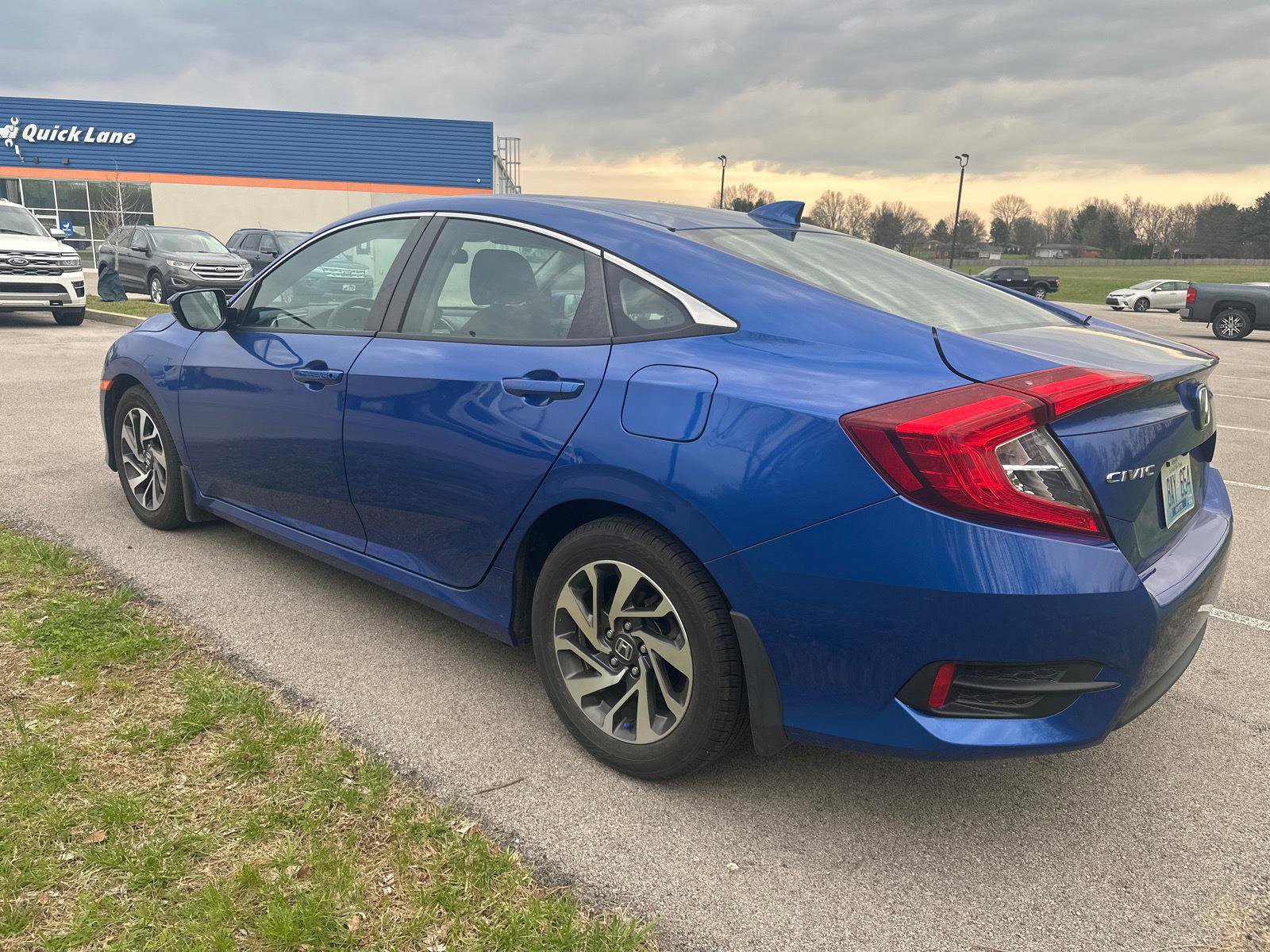 Used 2018 Honda Civic EX image 2