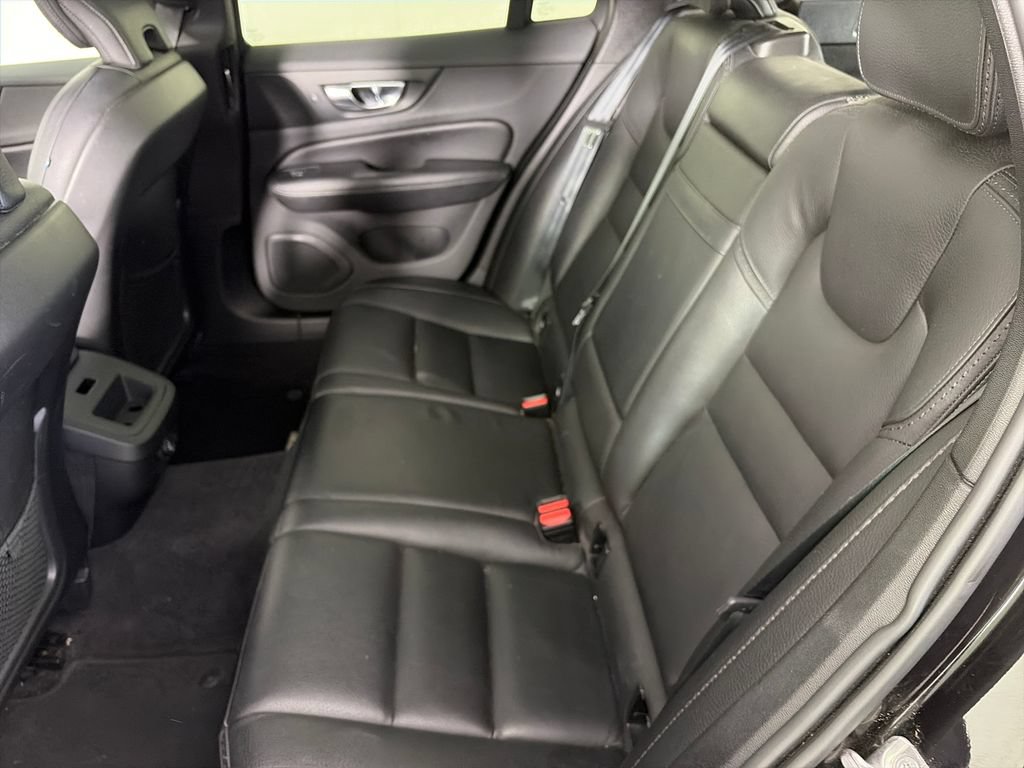 Used 2020 Volvo V60 T5 Cross Country AWD/4WD image 13