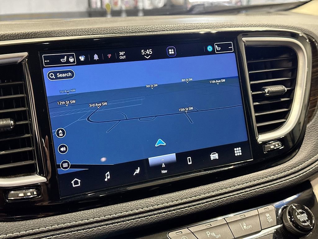 Used 2023 Chrysler Pacifica Limited image 11