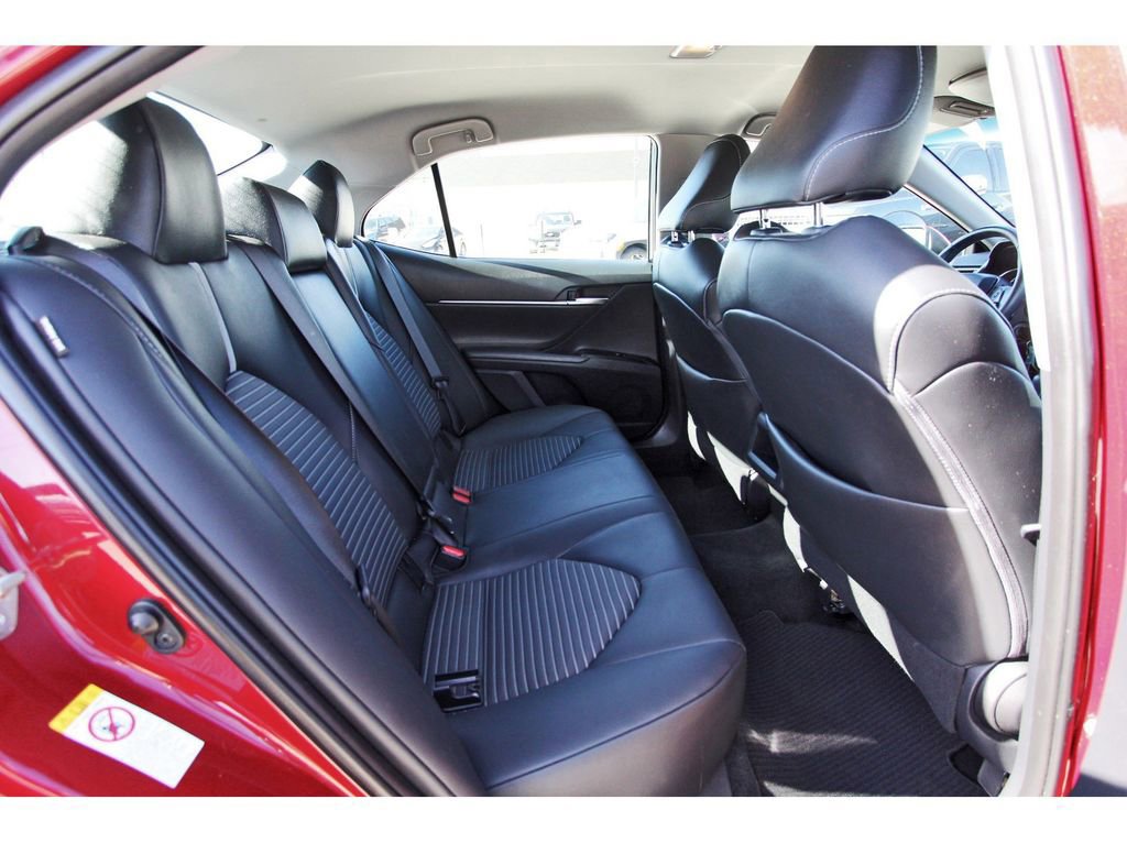 Used 2018 Toyota Camry L image 10