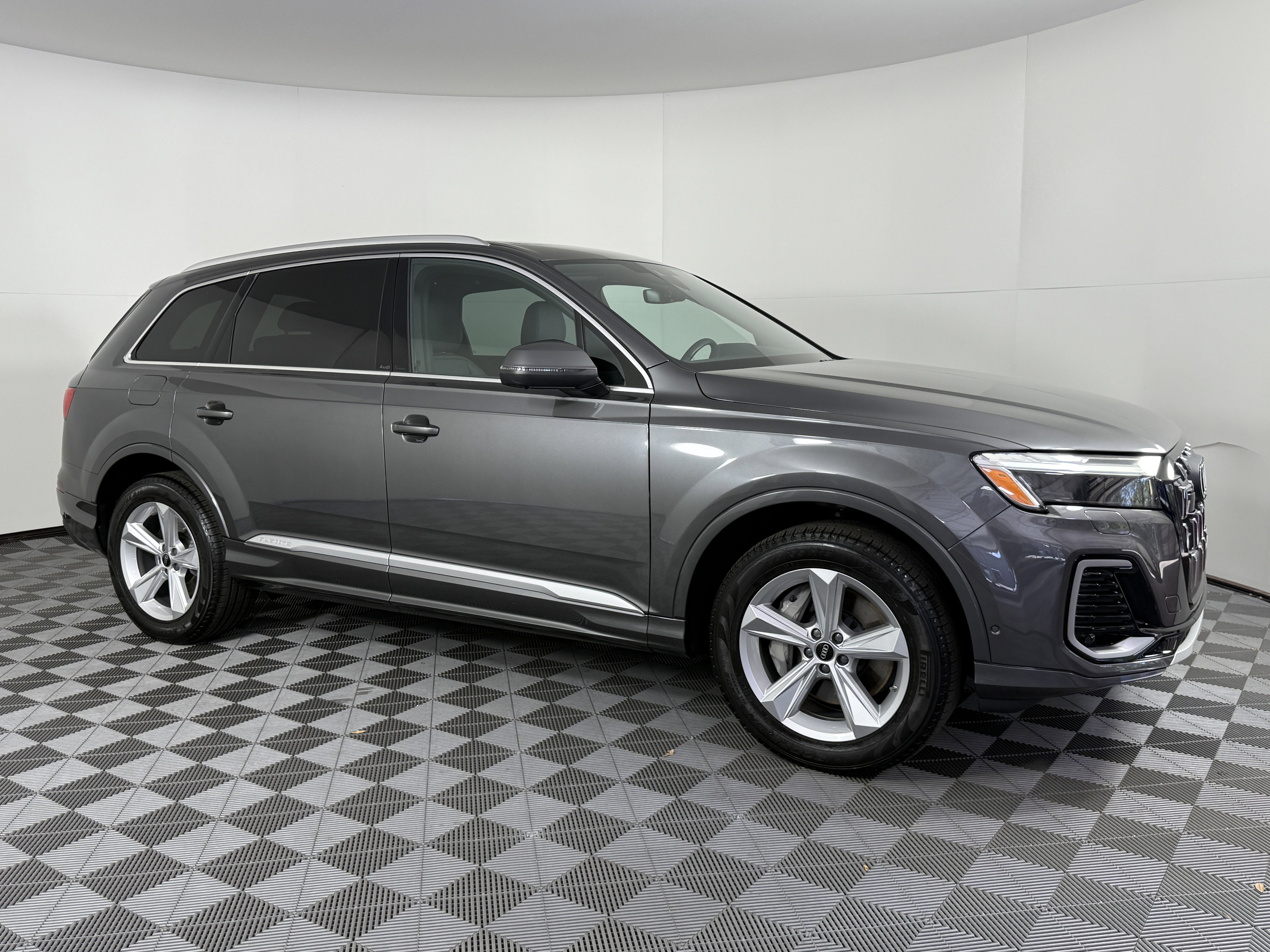 Used 2025 Audi Q7 2.0T Premium w/ Convenience Package