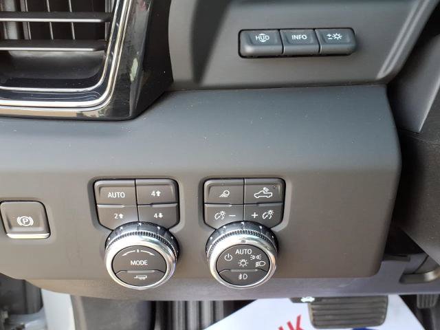 Used 2025 GMC Sierra 2500 AT4 w/ AT4 Premium Plus Package AWD/4WD image 14