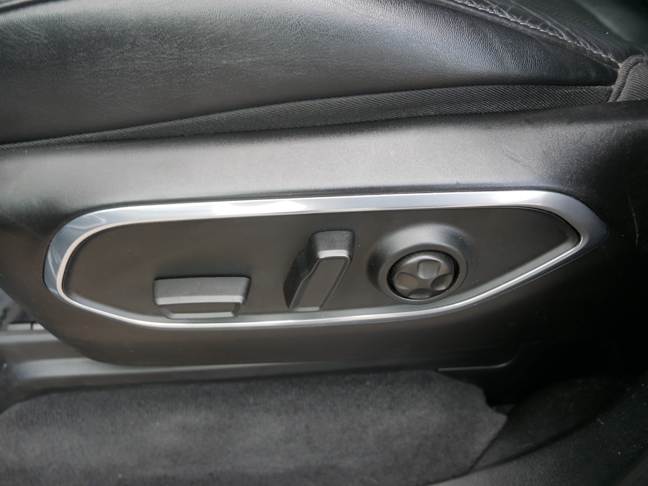 Used 2024 Jeep Wagoneer L Series II AWD/4WD image 19