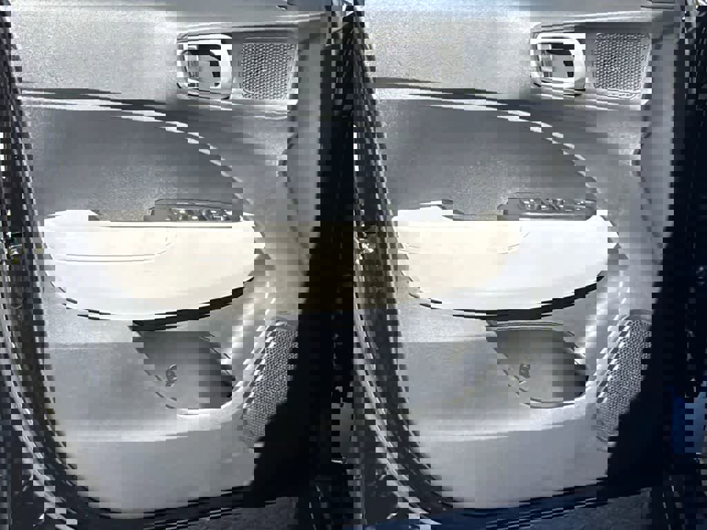 Used 2023 Hyundai Venue SEL image 11