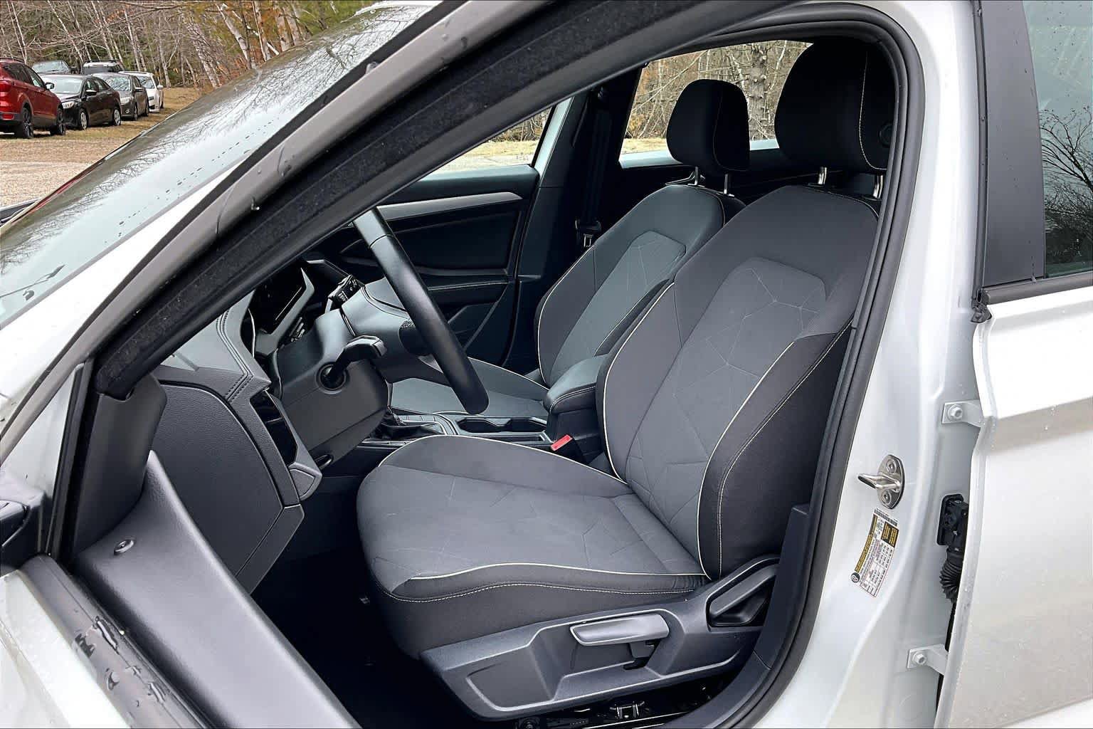 Used 2025 Volkswagen Jetta Sport FWD image 9