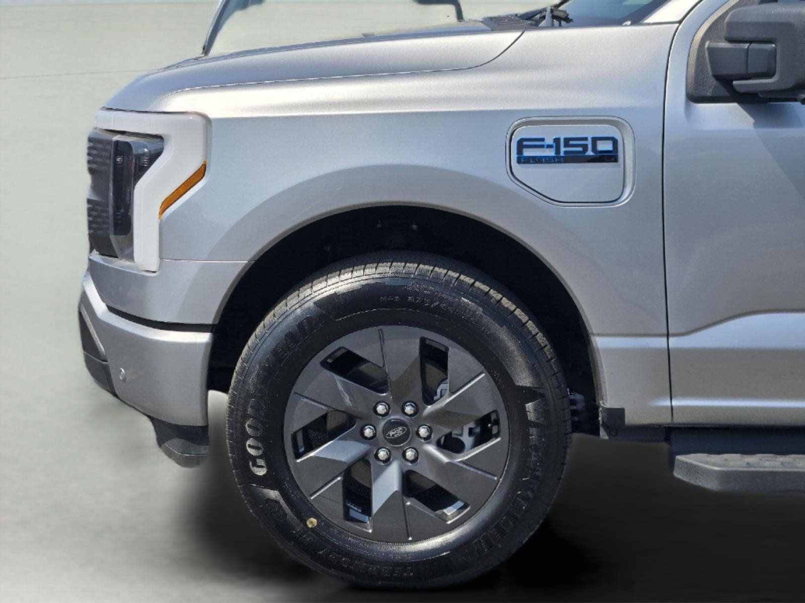 Certified 2025 Ford F150 Lightning Flash AWD/4WD image 9