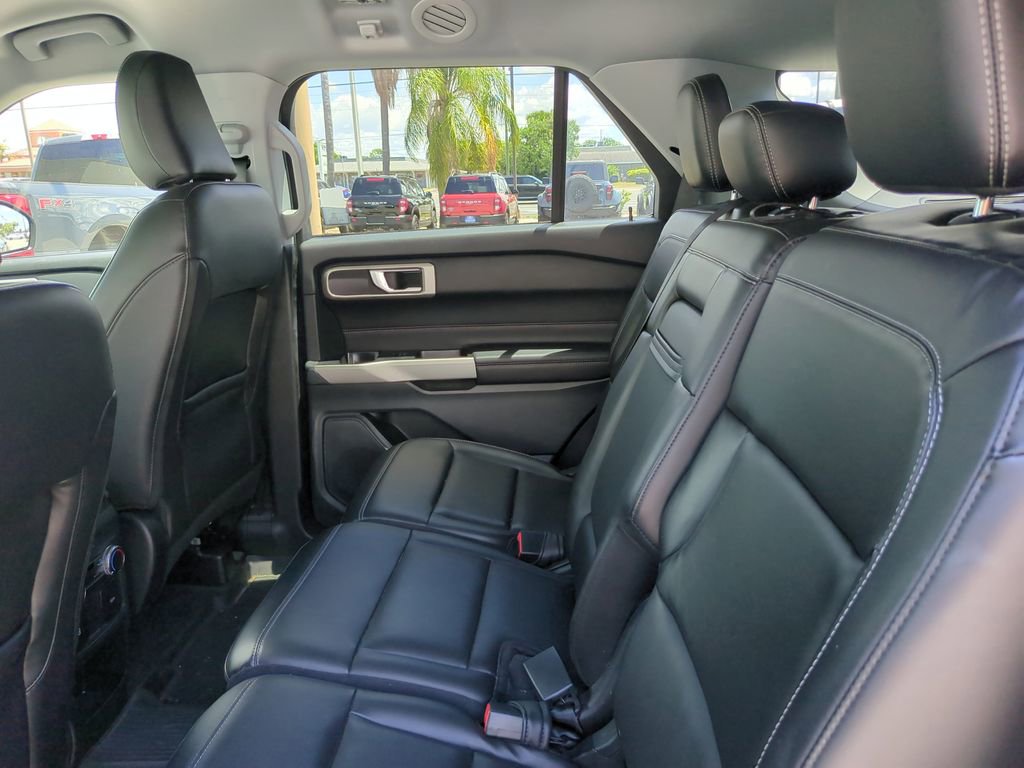 Certified 2021 Ford Explorer XLT w/ Equipment Group 202A RWD image 17