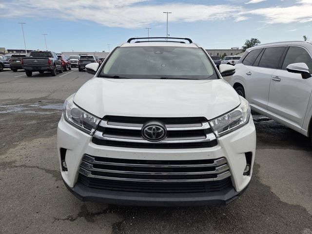 Used 2019 Toyota Highlander Limited FWD image 2