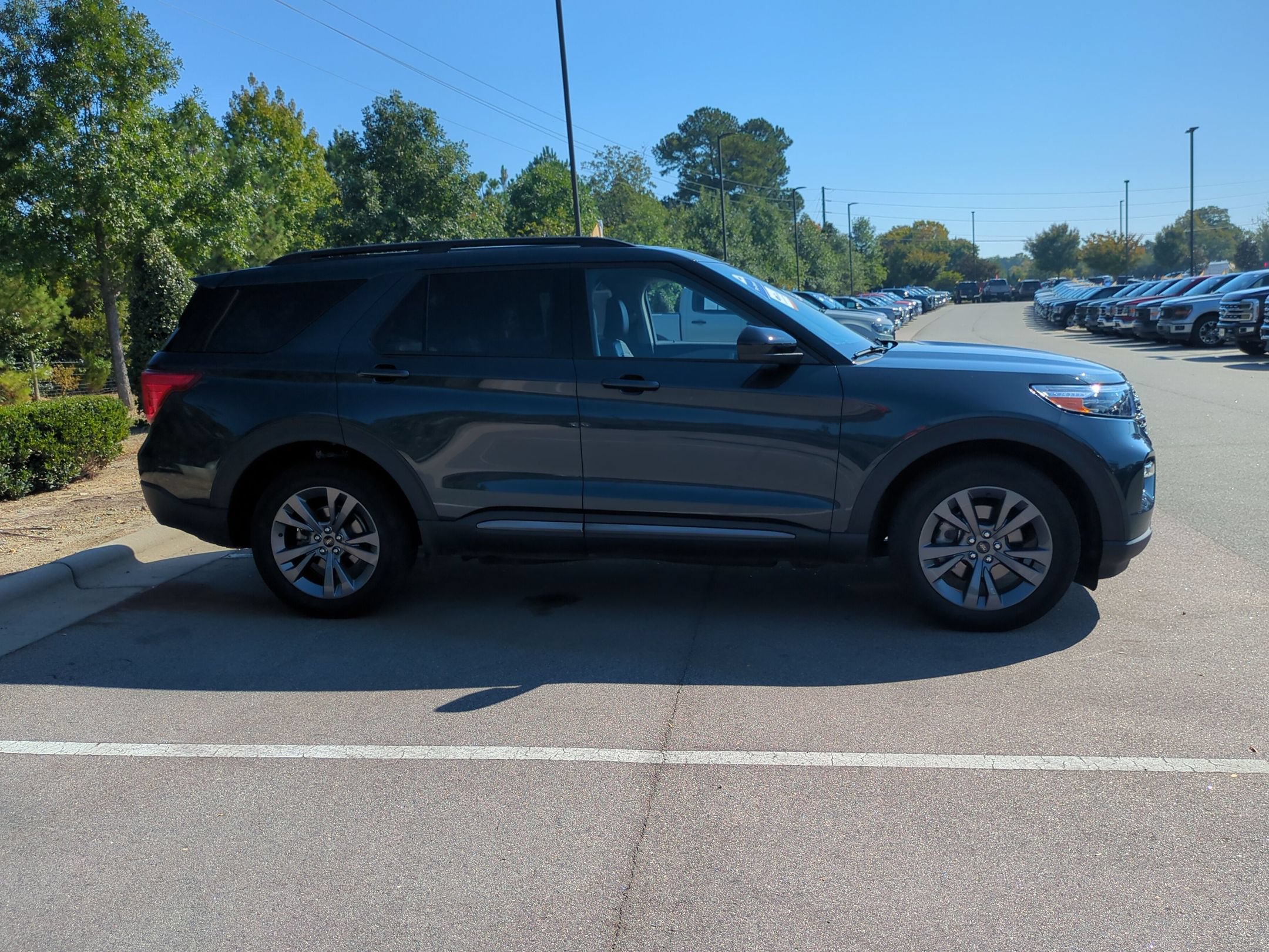 Certified 2024 Ford Explorer XLT w/ Equipment Group 202A AWD/4WD image 3
