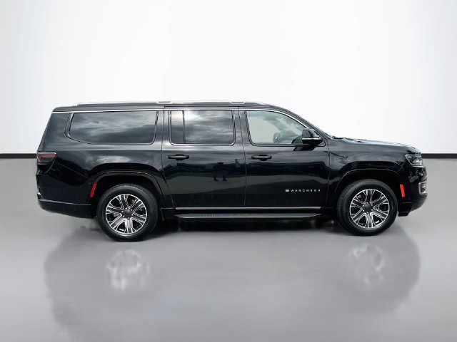 Used 2024 Jeep Wagoneer L Series II w/ Flexible Seating Group AWD/4WD image 4