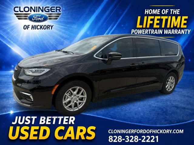 Used 2024 Chrysler Pacifica Touring-L FWD image 1