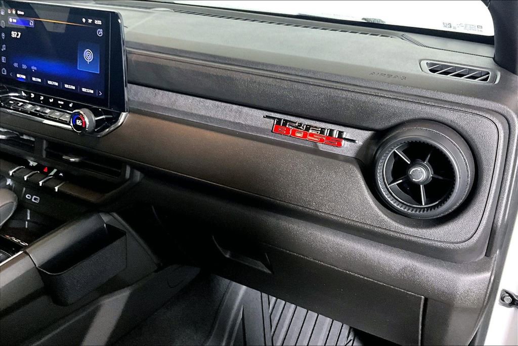 Used 2025 Chevrolet Colorado Trail Boss image 12