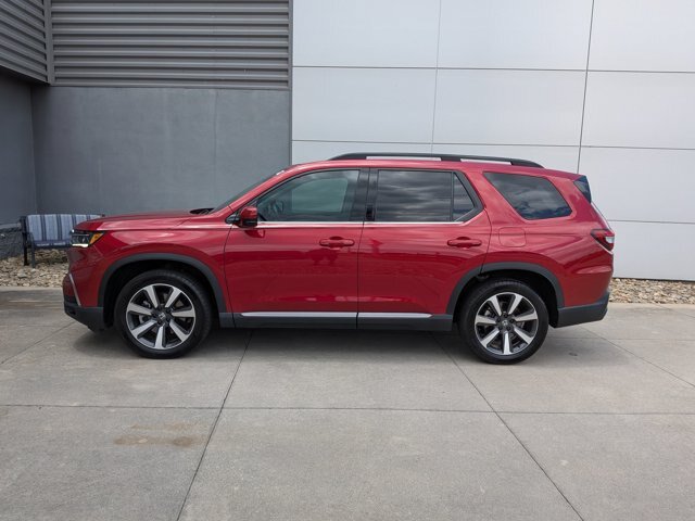 Used 2025 Honda Pilot Touring image 7