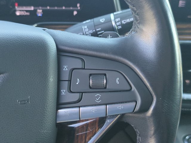 Used 2023 Cadillac Escalade Premium Luxury AWD/4WD image 16