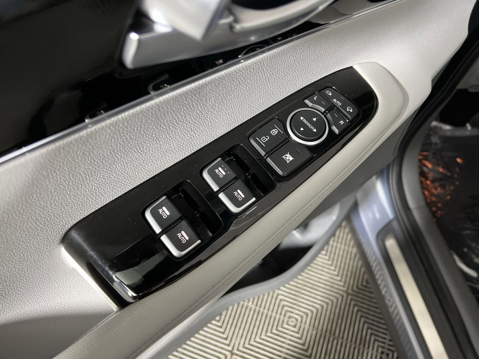 Used 2020 Kia Sorento SX FWD image 15