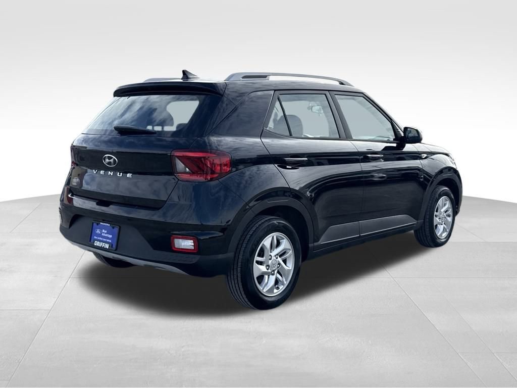 Used 2020 Hyundai Venue SEL image 2
