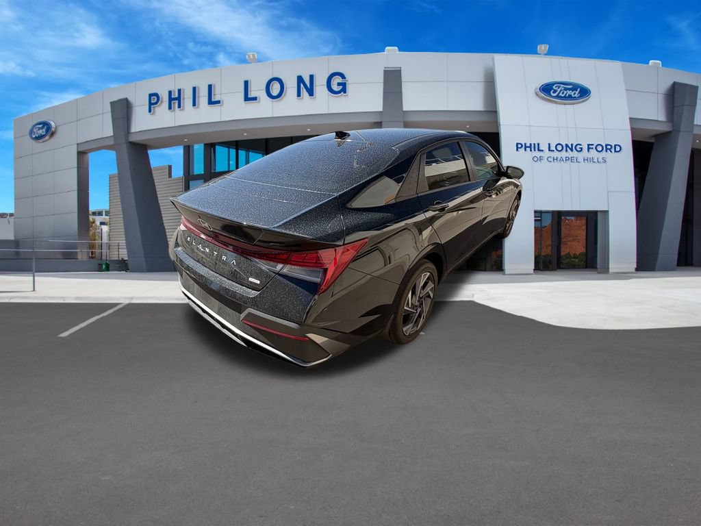 Used 2025 Hyundai Elantra SEL FWD image 5