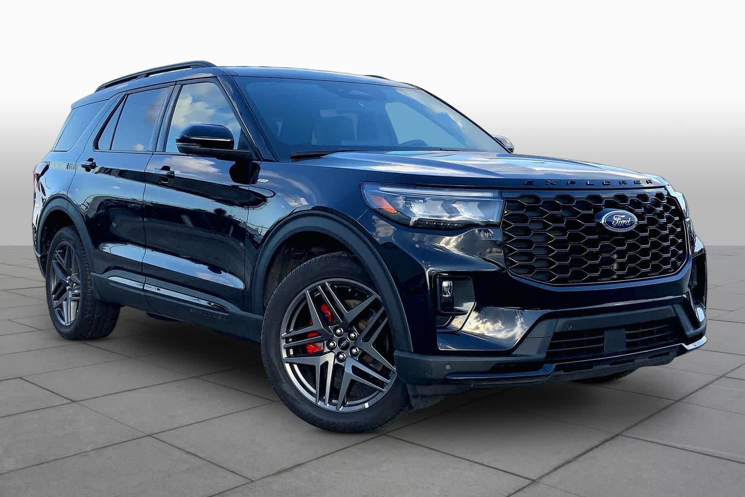 Certified 2025 Ford Explorer ST-Line w/ ST-Line Street Pack AWD/4WD image 3