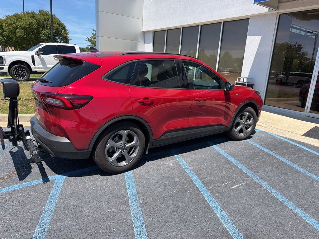 Certified 2025 Ford Escape ST-Line w/ Tech Pack #1 FWD image 9