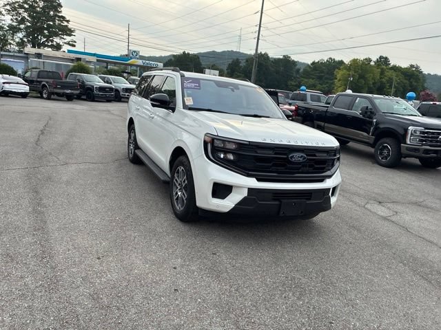 Certified 2025 Ford Expedition Active AWD/4WD image 3