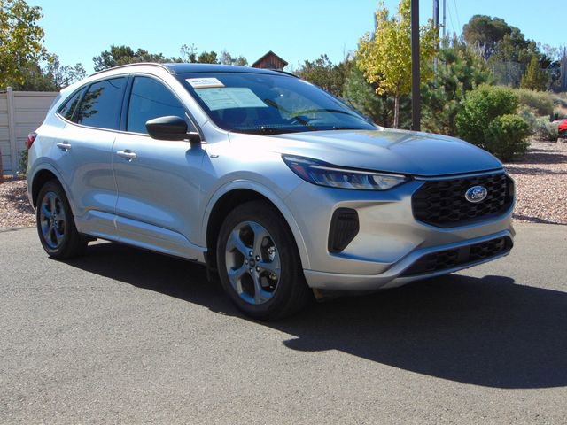 Certified 2023 Ford Escape ST-Line w/ Tech Pack #1 AWD/4WD image 9