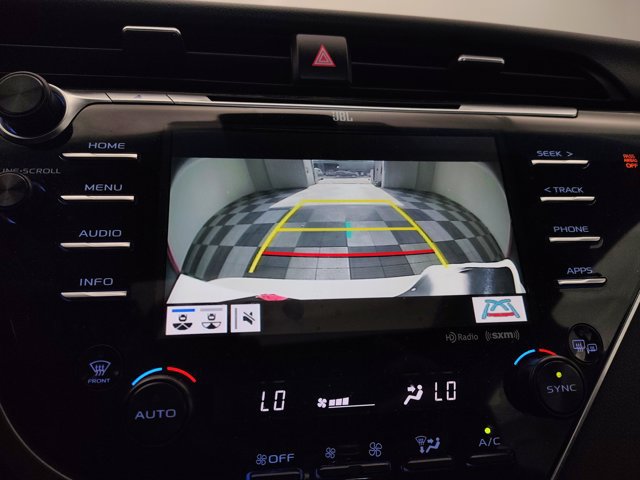 Used 2018 Toyota Camry XSE FWD image 3