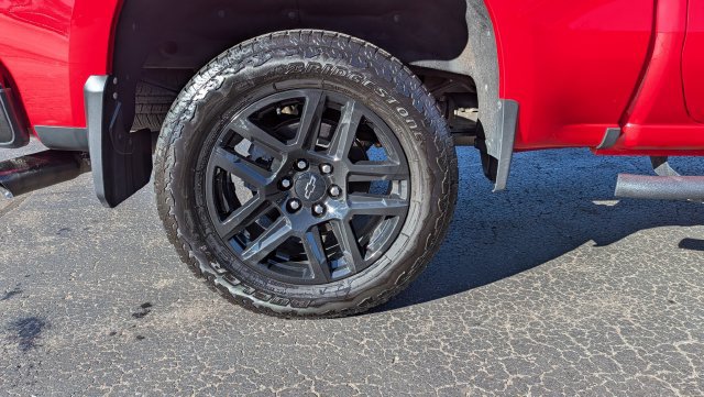 Used 2025 Chevrolet Silverado 1500 Custom Trail Boss w/ Dark Appearance Package AWD/4WD image 9