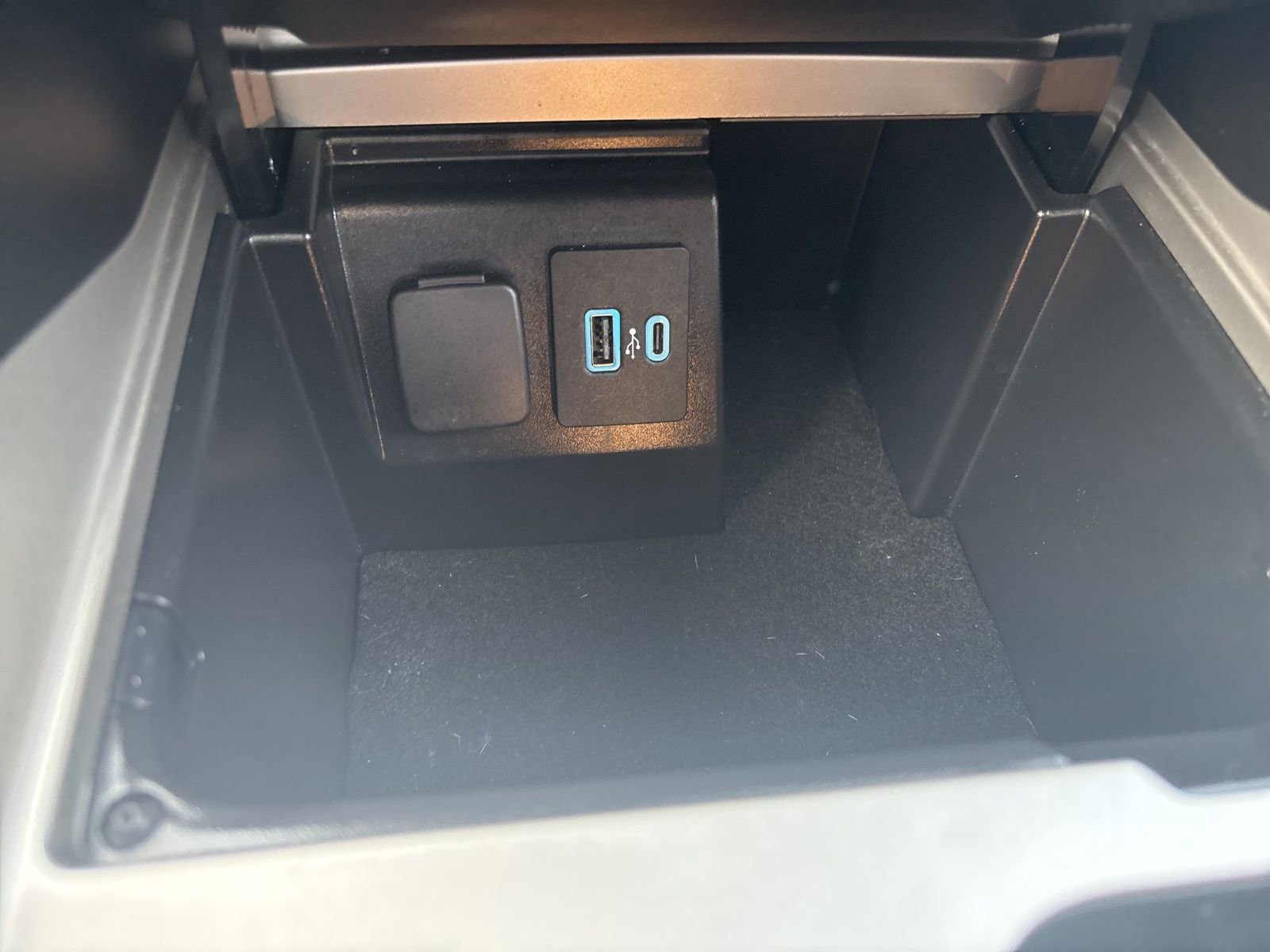 Certified 2022 Ford Explorer Platinum w/ Equipment Group 601A image 23