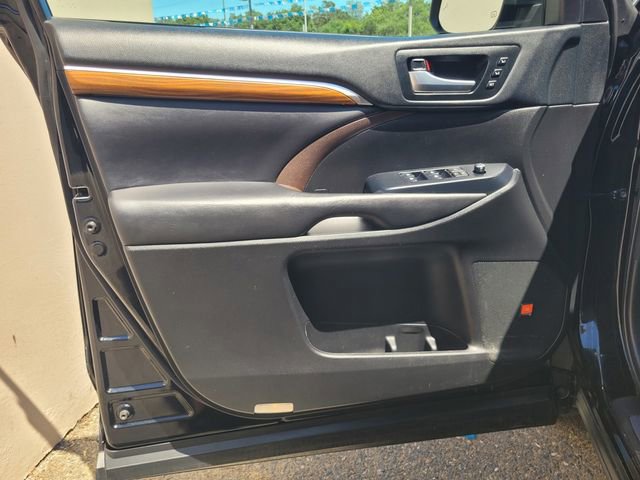 Used 2018 Toyota Highlander Limited AWD/4WD image 16