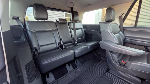 Certified 2025 Ford Expedition Active AWD/4WD image 6