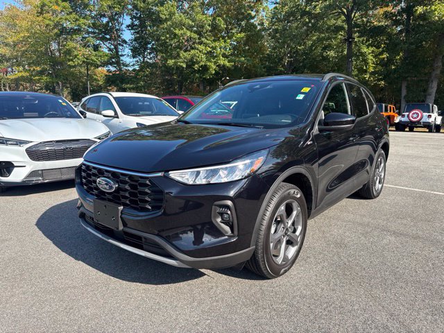 Certified 2025 Ford Escape ST-Line Select AWD/4WD image 2