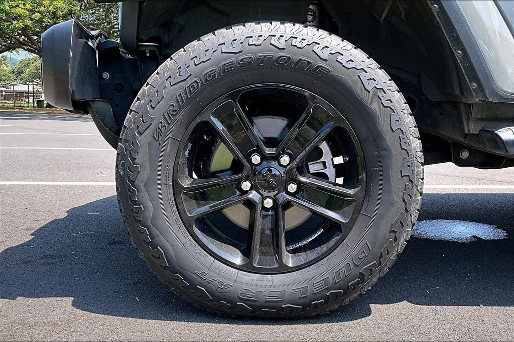 Used 2022 Jeep Wrangler Unlimited Sahara AWD/4WD image 8