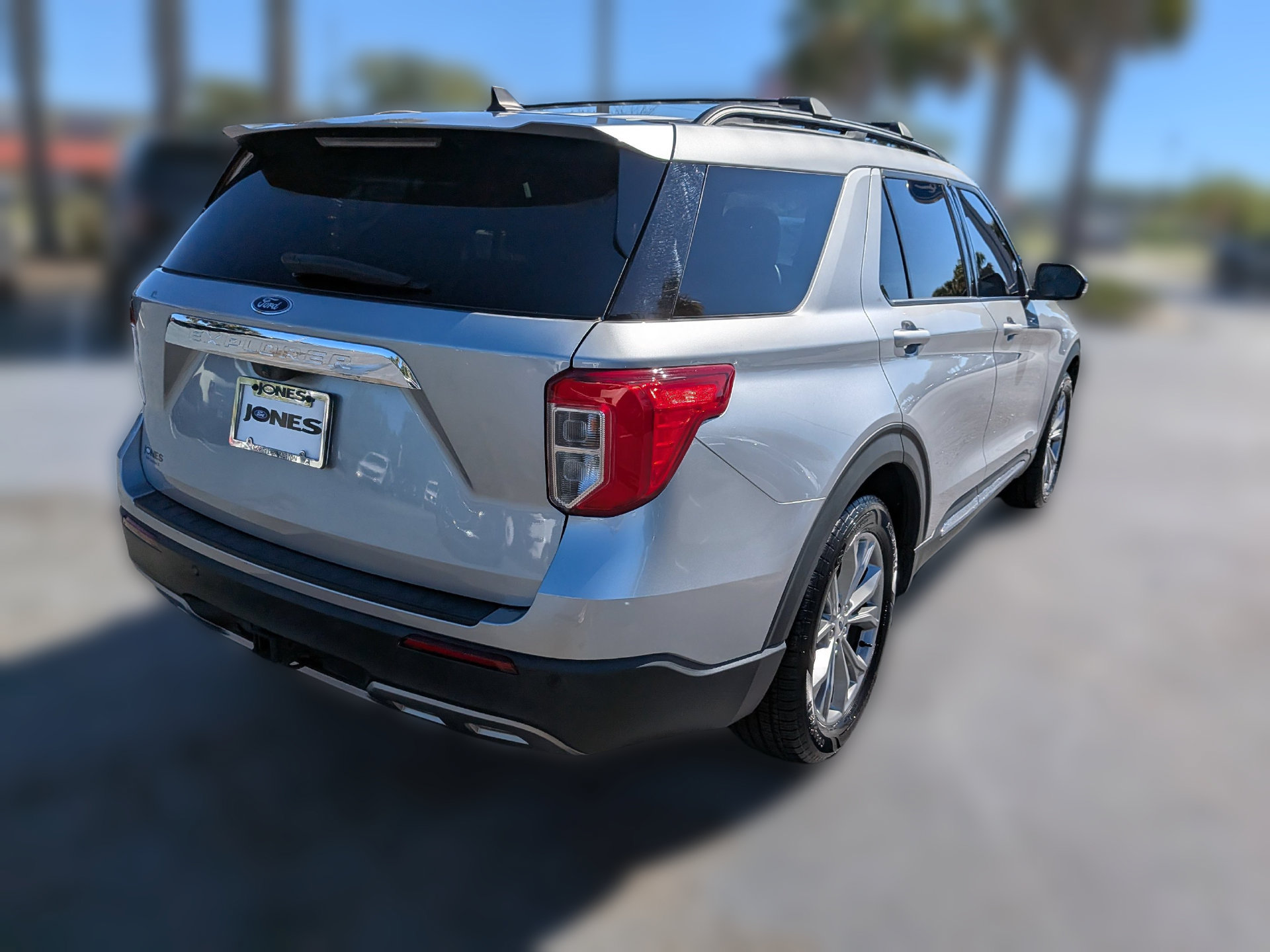 Certified 2023 Ford Explorer XLT w/ Equipment Group 202A RWD image 4
