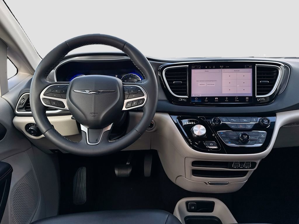 Used 2023 Chrysler Pacifica Touring-L FWD image 22