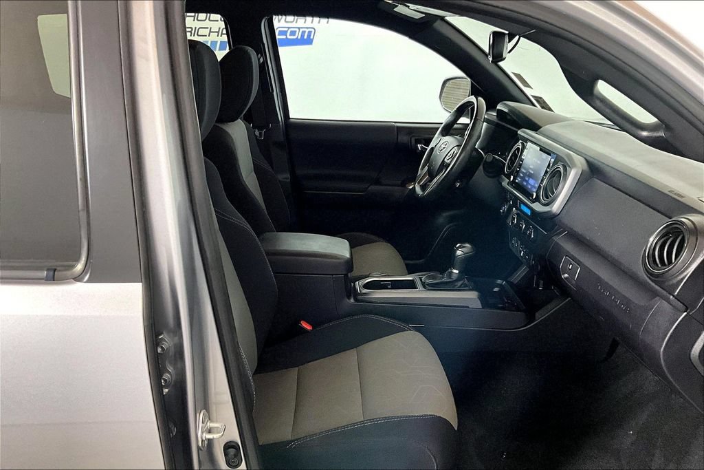 Used 2021 Toyota Tacoma TRD Sport w/ Technology Package RWD image 6