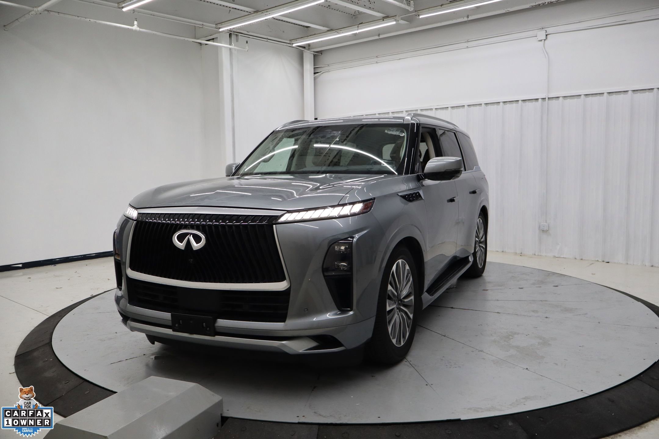 Used 2025 INFINITI QX80 Sensory image 10