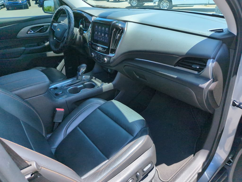 Used 2021 Chevrolet Traverse LT w/ LT Premium Package FWD image 12