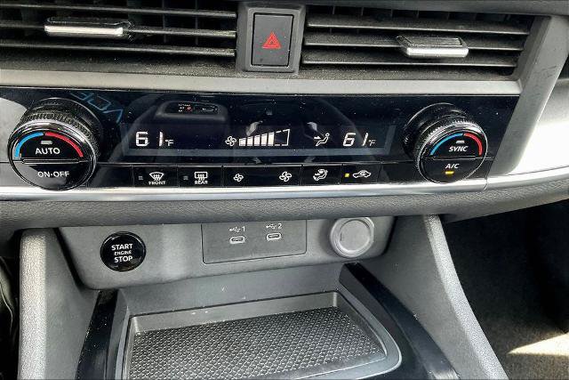 Used 2025 Nissan Rogue SV FWD image 15